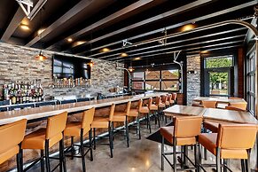 Cobblestone Hotel & Suites - De Pere/Green Bay