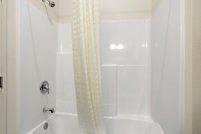 Cobblestone Hotel & Suites - De Pere/Green Bay