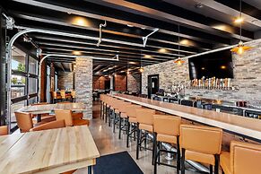 Cobblestone Hotel & Suites - De Pere/Green Bay