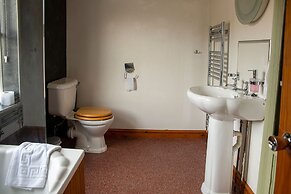 The Knighton Apartment by Paymán Club