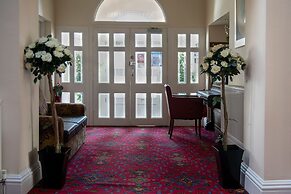 The Knighton Apartment by Paymán Club