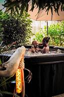 Aqua Zen Spa Lodge Tiki Hut