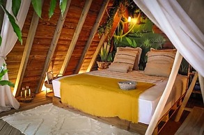 Aqua Zen Spa Lodge Tiki Hut
