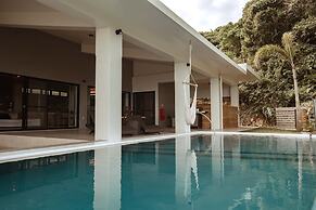 MARINX POOLVILLA NAKANDAKARI