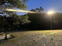 Driftwood Inn and Lodge by the lake