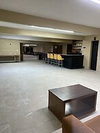 Driftwood Inn and Lodge by the lake