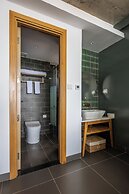 Leaf Beachfront Hotel Da Nang