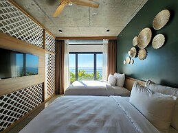 Leaf Beachfront Hotel Da Nang