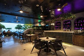 Leaf Beachfront Hotel Da Nang