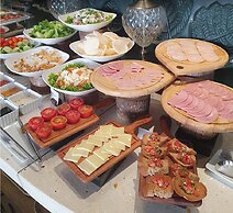 Leaf Beachfront Hotel Da Nang