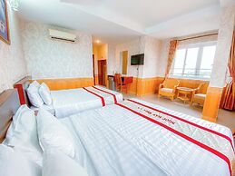 Ngoc Han Hotel By The Moment