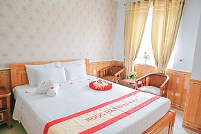 Ngoc Han Hotel By The Moment