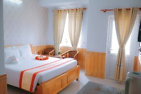 Ngoc Han Hotel By The Moment