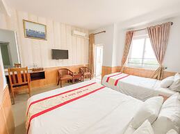 Ngoc Han Hotel By The Moment