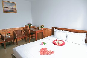 Ngoc Han Hotel By The Moment