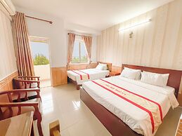 Ngoc Han Hotel By The Moment