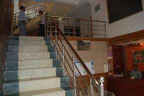 Goroomgo Zen Oaks Homestay Café Almora