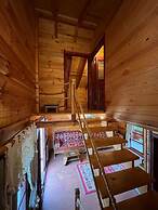 Teona Caglayan Bungalov