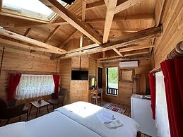 Teona Caglayan Bungalov