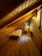 Teona Caglayan Bungalov