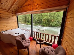 Teona Caglayan Bungalov