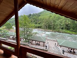 Teona Caglayan Bungalov