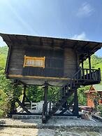 Teona Caglayan Bungalov