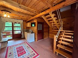 Teona Caglayan Bungalov