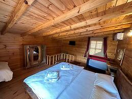 Teona Caglayan Bungalov