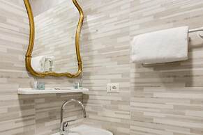 4-bdr Apt Among Colosseum&termini 10-people
