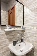 4-bdr Apt Among Colosseum&termini 10-people