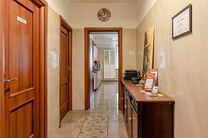 4-bdr Apt Among Colosseum&termini 10-people