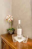 4-bdr Apt Among Colosseum&termini 10-people