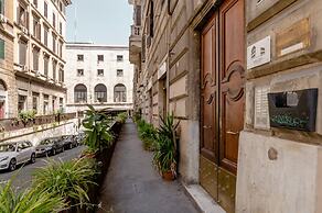 4-bdr Apt Among Colosseum&termini 10-people