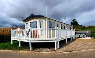 Butterfly 3-bed Hot Tub Lodge in Northumberland