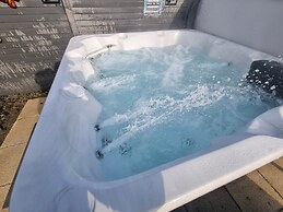 Butterfly 3-bed Hot Tub Lodge in Northumberland
