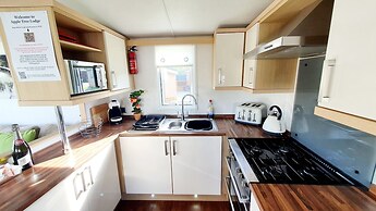 Apple Tree Lodge, Hot Tub, 3 Bedroom, 2 Bars