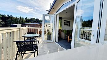 Apple Tree Lodge, Hot Tub, 3 Bedroom, 2 Bars