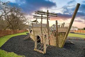 Apple Tree Lodge, Hot Tub, 3 Bedroom, 2 Bars