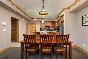 Modern Condo- Jacuzzi Tub SM #201 by Bear Valley Vacation Rentals