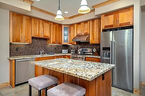 Modern Condo- Jacuzzi Tub SM #201 by Bear Valley Vacation Rentals