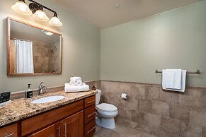 Modern Condo- Jacuzzi Tub SM #201 by Bear Valley Vacation Rentals