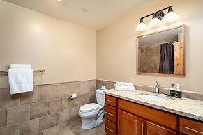 Luxurious Condo -Modern Condo! - SM #207 by Bear Valley Vacation Renta