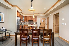 Luxurious Condo -Modern Condo! - SM #207 by Bear Valley Vacation Renta