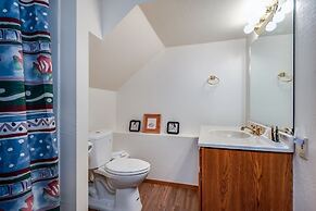 Spacious Cabin Sleeps up to 12! - Sky High #86 by Bear Valley Vacation