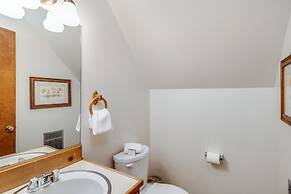 Spacious Cabin Sleeps up to 12! - Sky High #86 by Bear Valley Vacation