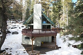 Spacious Cabin Sleeps up to 12! - Sky High #86 by Bear Valley Vacation