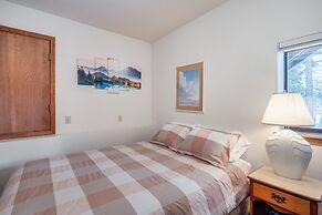 Spacious Cabin Sleeps up to 12! - Sky High #86 by Bear Valley Vacation