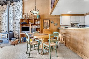 Cozy Dog Friendly Studio w/ Loft - Creekside #87 by Bear Valley Vacati