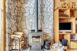 Cozy Dog Friendly Studio w/ Loft - Creekside #87 by Bear Valley Vacati